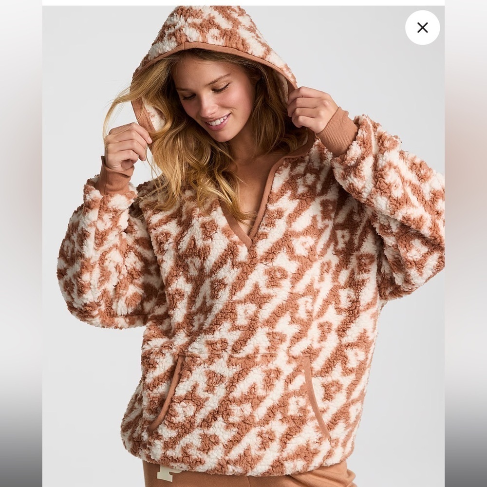 Victoria’s Secret PINK Cozy Tan and Cream Fleece Pullover, Size XL